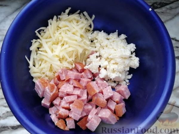 Кальцоне с копчёной колбасой и сыром