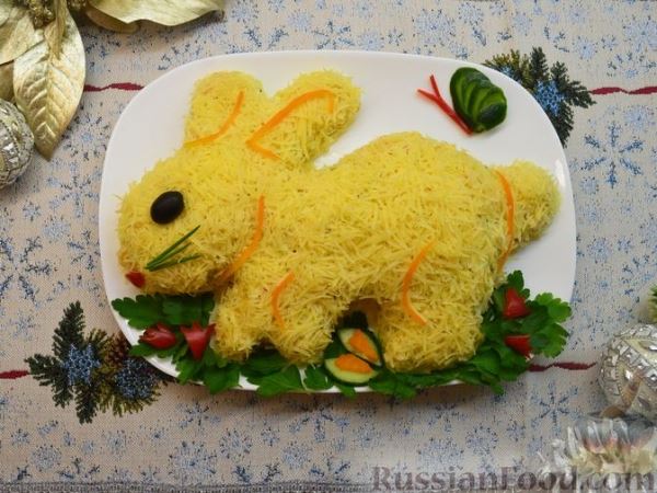 Крабовый салат в виде кролика