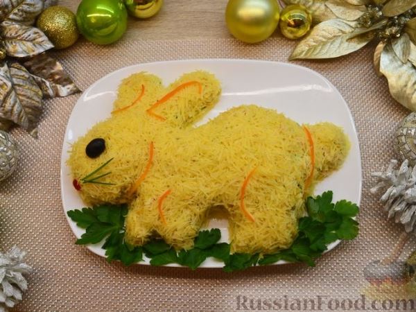 Крабовый салат в виде кролика