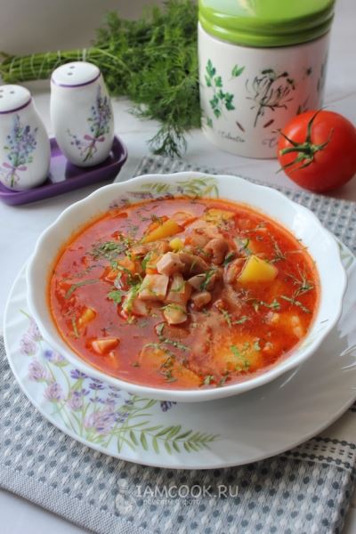 Суп с фасолью и колбасой