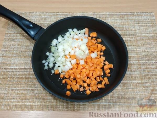 Свёкла, тушенная с морковью в сметане