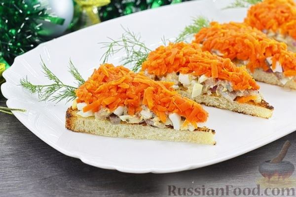 Бутерброды с яйцами, морковью и сельдью