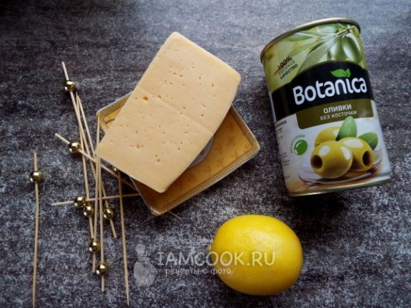 Канапе с сыром, лимоном и оливками