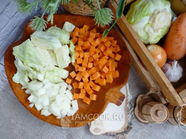 Перловка с овощами и куриными голенями в горшочке