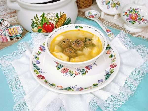 Суп с фрикадельками и заварными клёцками