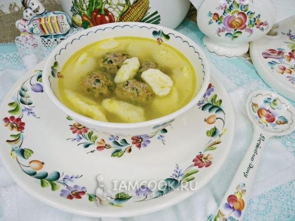 Суп с фрикадельками и заварными клёцками