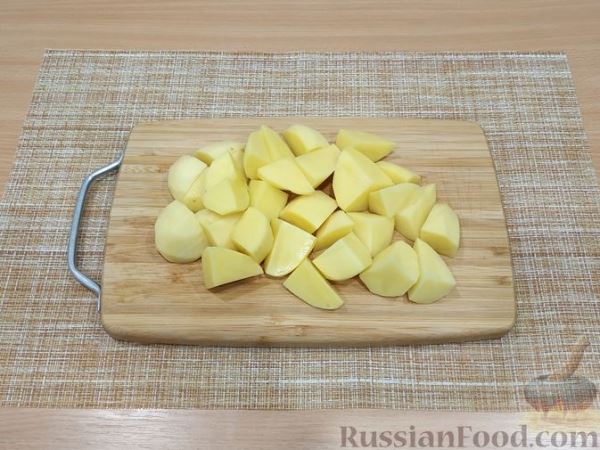 Тушёная капуста с картофелем и сосисками