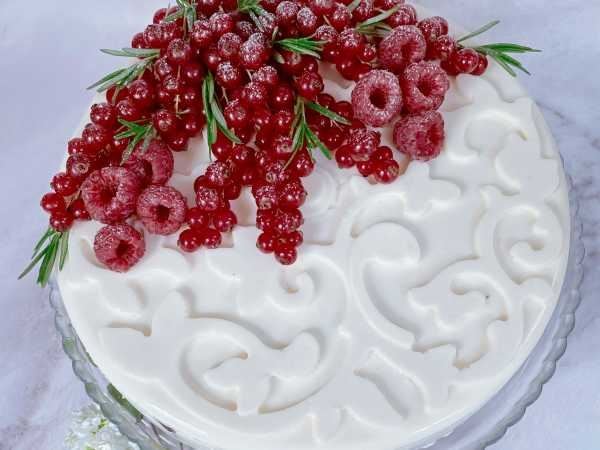 Желейный торт «Битое стекло» со сгущенкой и сметаной